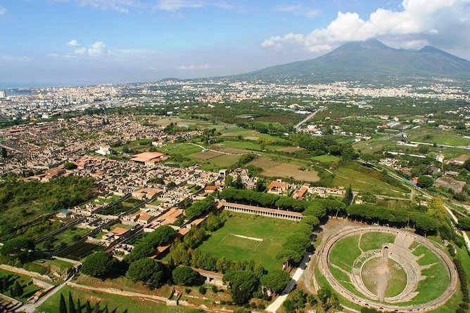 Skip-the-Line Pompeii and Vesuvius Tour - Entering Pompeii with an official guide
