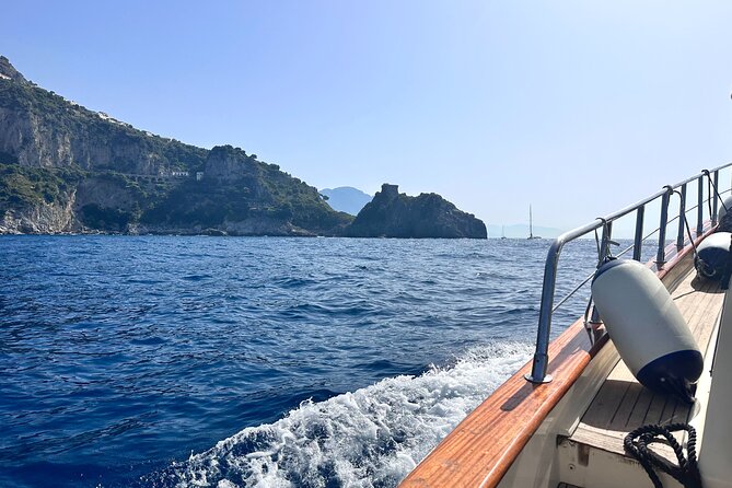 Small Group Amalfi Coast Boat Day Tour from Positano - La Gavitella is scenic, but lunch costs extra