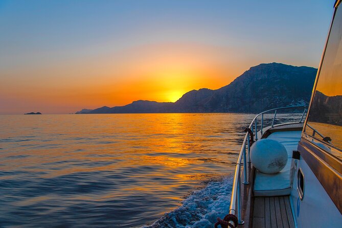 Small Group Tour in Positano by Boat at Sunset with Prosecco - Comfort, sea conditions, and what to pack