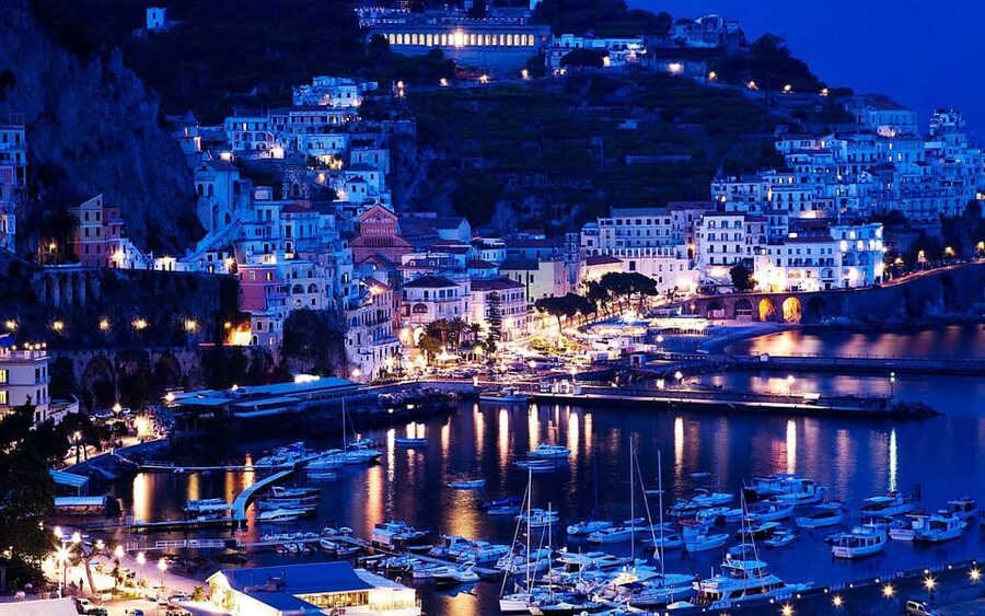Sorrento by night... with a tasty surprise - Why an evening walk suits Sorrento
