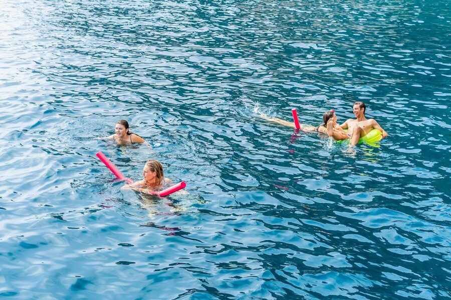 Sorrento: Exclusive Capri Boat Tour and Optional Blue Grotto - What the onboard service adds
