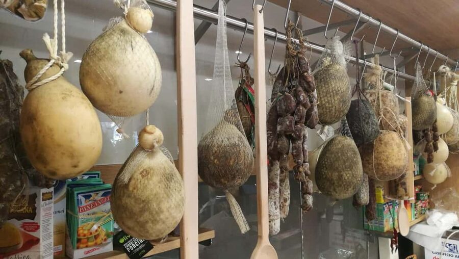 Sorrento: Food and Walking Tour with Cheese, Oil and Lemon - Sorrento through food, not just photographs