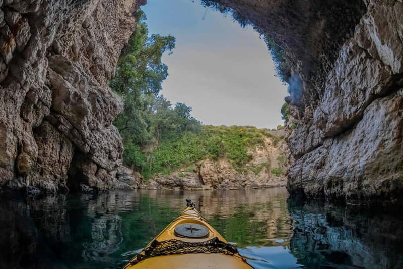 Sorrento: Guided Kayak Tour + Free 1h Paddleboarding - One free hour on a paddleboard