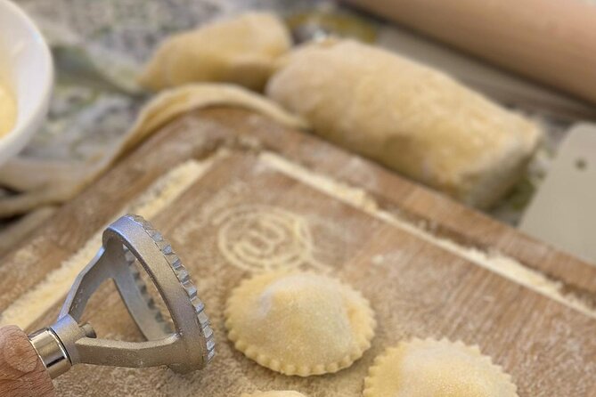 Sorrento: Hands-On Pasta, Tiramisu & Limoncello Fun Class - Caprese salad and the value of simple ingredients
