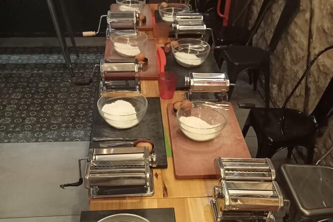 Sorrento: Pasta and Tiramisu Cooking Class with Lunch and Wine - Prosecco first, then into the kitchen