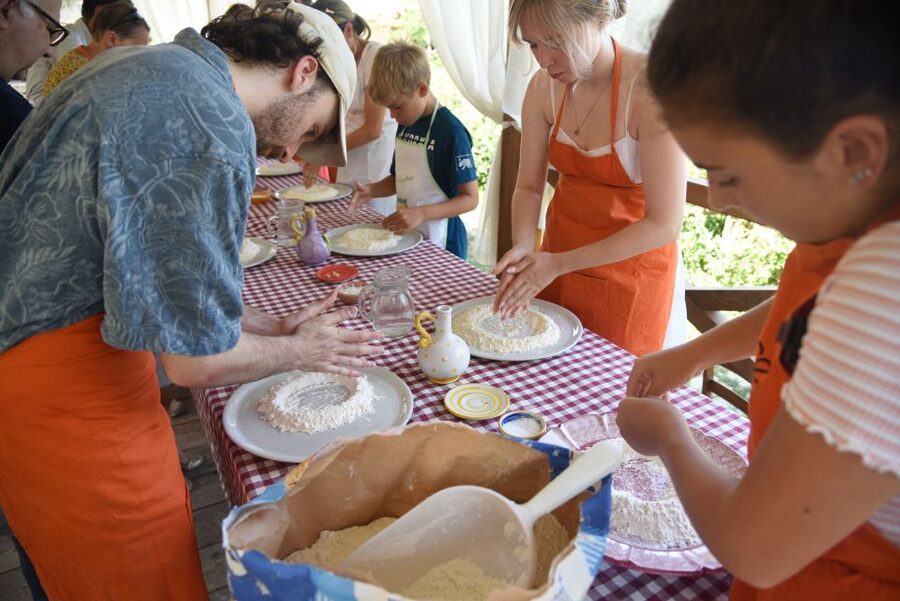Sorrento: Pizza Lesson, Wine, and Limoncello at a Local Farm - Should you book the Primaluce pizza experience?
