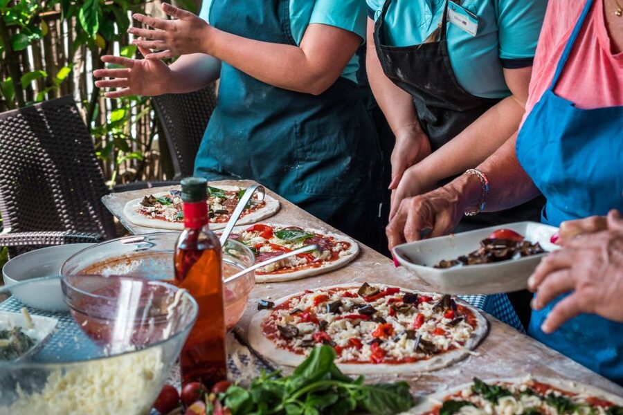 Sorrento: Pizza Making Class at Tirabusciò Cooking School - Tiramisù, coffee, and the final ride home