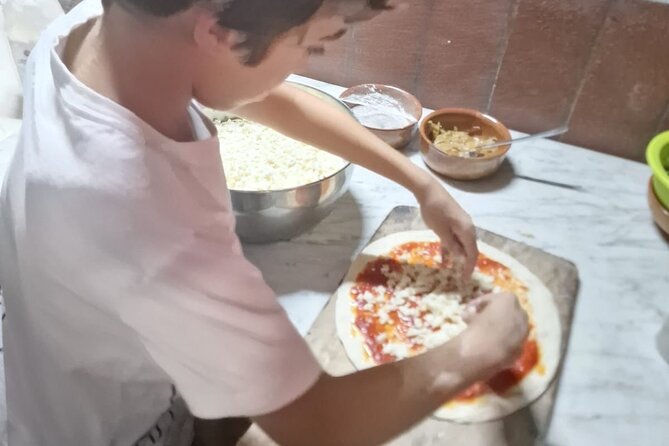 Sorrento Pizza Making Class with Local Pizzaiolo Hands on 100% - Making pizza above Sorrento
