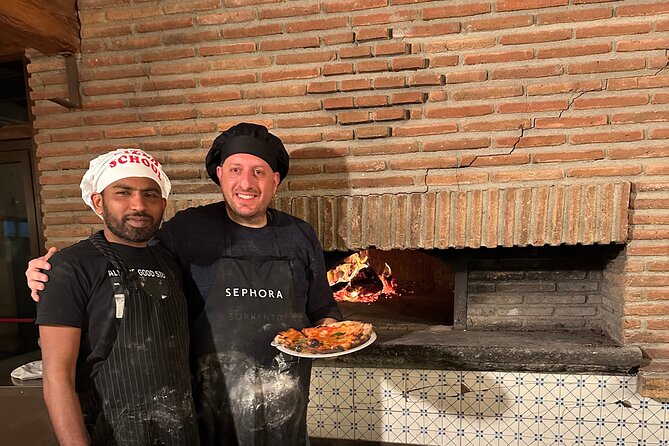 Sorrento Pizza Making Class with Local Pizzaiolo Hands on 100% - What comes with lunch