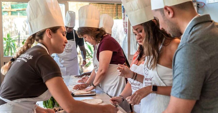 Sorrento: Pizza Making Course - A pizza lesson in the hills above Sorrento