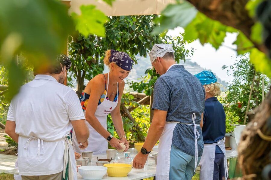 SORRENTO: Pizza School Mastering Neapolitan Delights - Pizza school above the Gulf of Naples
