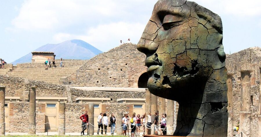 Sorrento: Pompeii and Vesuvius Day Trip with Entry and Lunch - Reaching the crater of Vesuvius