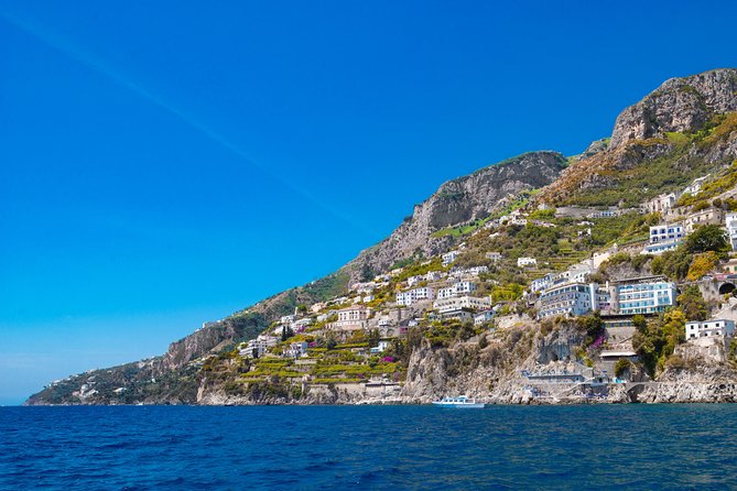 Sorrento: Private boat tour Capri&Positano - Raffaelli Shamal 40 - Across the Sorrento and Amalfi coasts