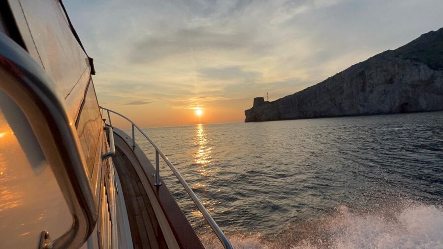 Sorrento: Private Sunset Boat Tour with Music and Aperitif - What the private format is worth