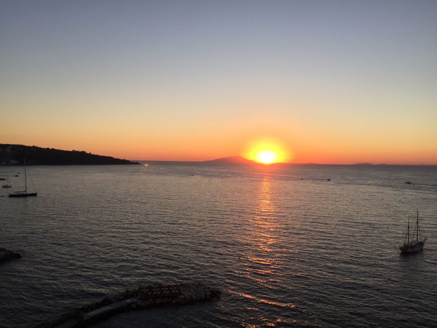 Sorrento: Scenic Boat Tour with Aperitif - Puolo Bay and Mount Vesuvius views