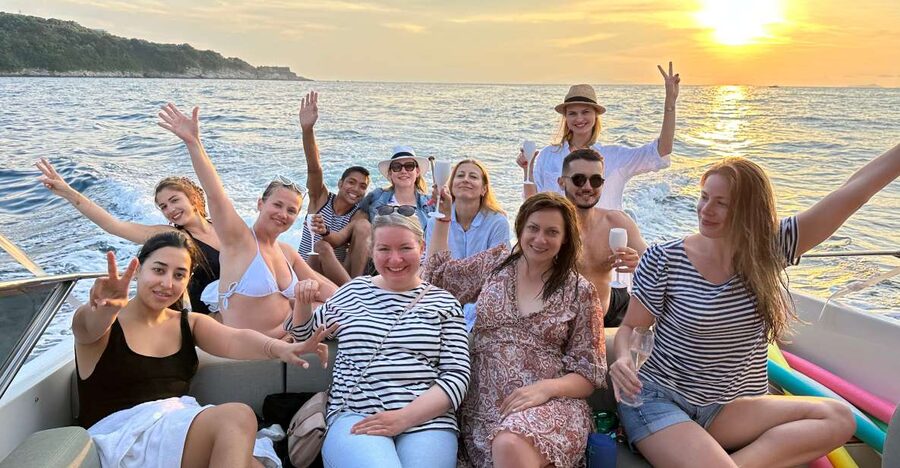 Sorrento: Scenic Boat Tour with Aperitif - Bagni Regina Giovanna and its natural bathing pool