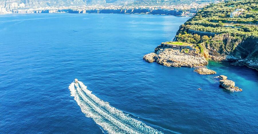 Sorrento: Sightseeing Cruise with Limoncello Tasting - Puolo Bay and the fishing-village view
