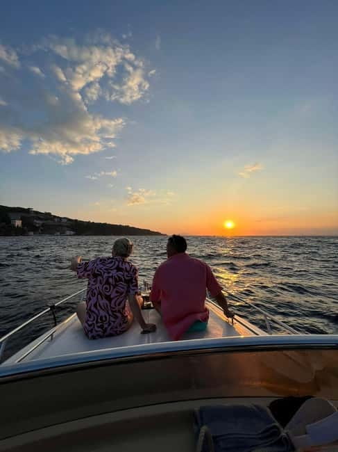 Sorrento: Sunset Coastal Boat Tour with Aperitif - Meeting the boat at Marina Piccola