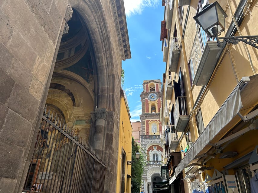 Sorrento through the eyes of a local - Sedil Dominova and a taste of limoncello
