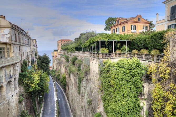 Sorrento Walking Tour & Limoncello Tasting - Piazza Tasso and Sorrento’s changing center