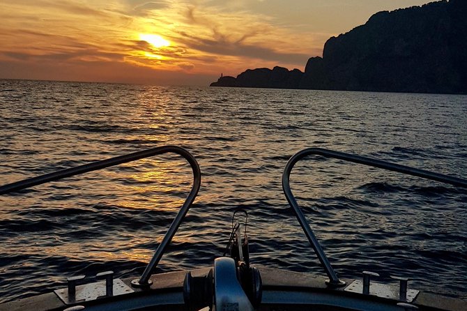 Sunset tour by private boat - The sea caves begin with Grotta Rossa