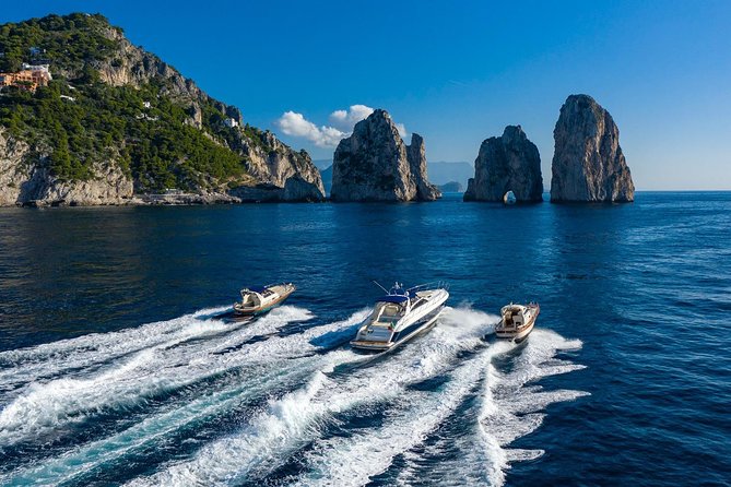 The Blue Fever: Capri island day cruise - Three hours on Capri and Via Camerelle