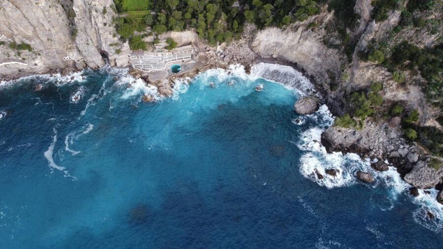 Tour in Barca da Amalfi un Viaggio da Sogno in Amalfi Coast - Swimming at La Porta Near Positano