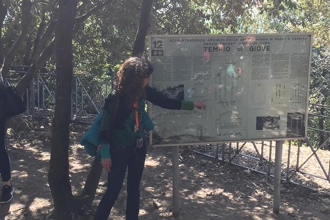 Tour in the ruins of Cuma with an archaeologist. - Temples, ruins, and the value of an archaeologist