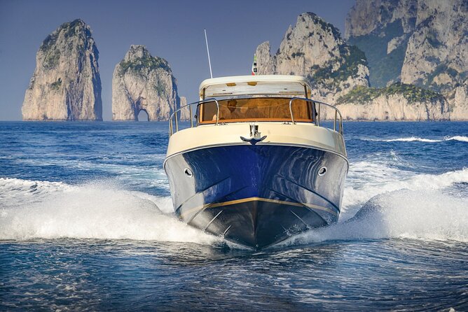 Tour Privato di Capri&Positano in Barca - The Blue Grotto and its small rowing boats