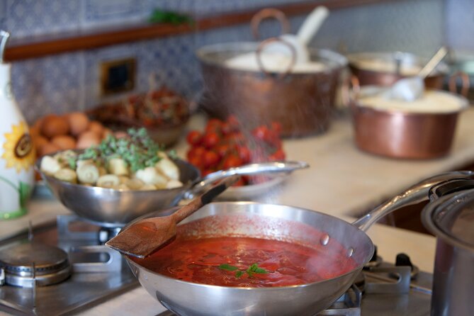 Traditional Neapolitan cooking class - The menu: from fried pizza to Caprese ravioli