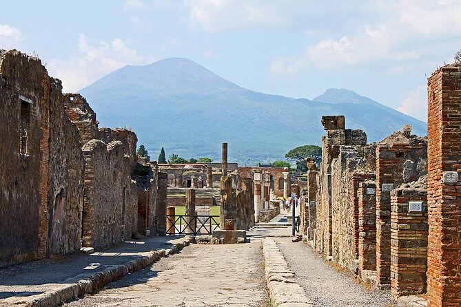 Transfer from Praiano to Naples - Comfort, driver service, and group size
