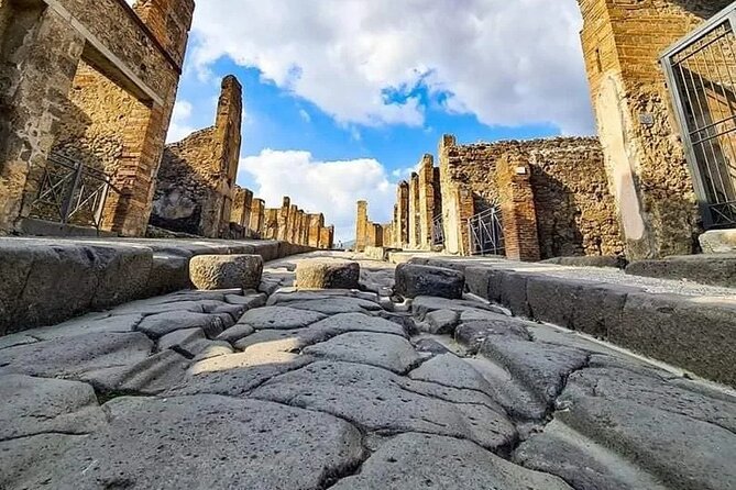 Transfer Naples airport/station to Sorrento with stop in Pompeii - Pompeii turns a transfer into a first day of sightseeing