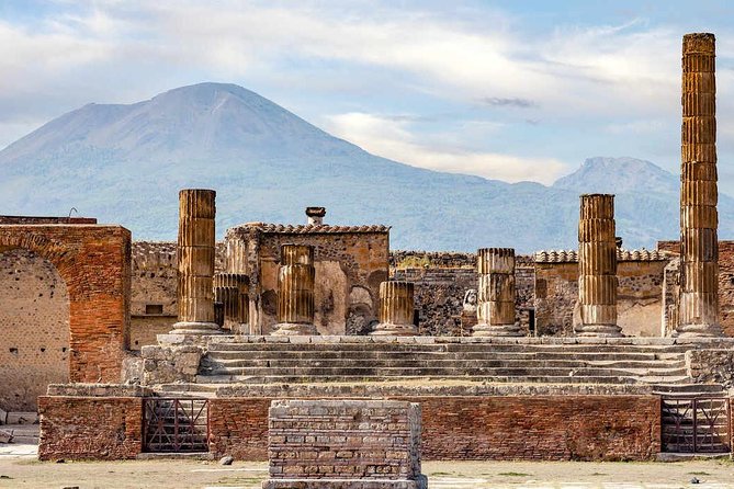 Transfer Naples airport/station to Sorrento with stop in Pompeii - Who should book this Sorrento transfer?