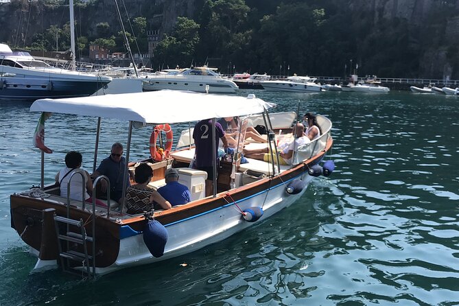 Visit Costiera Sorrento Coast Between history and legend - Who will enjoy this Sorrento cruise?