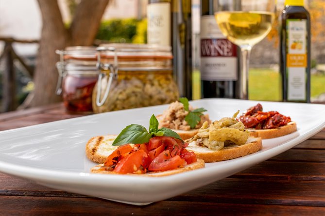 Wine & Food Tasting in Villarena - Spaghetti alla Nerano and the local table